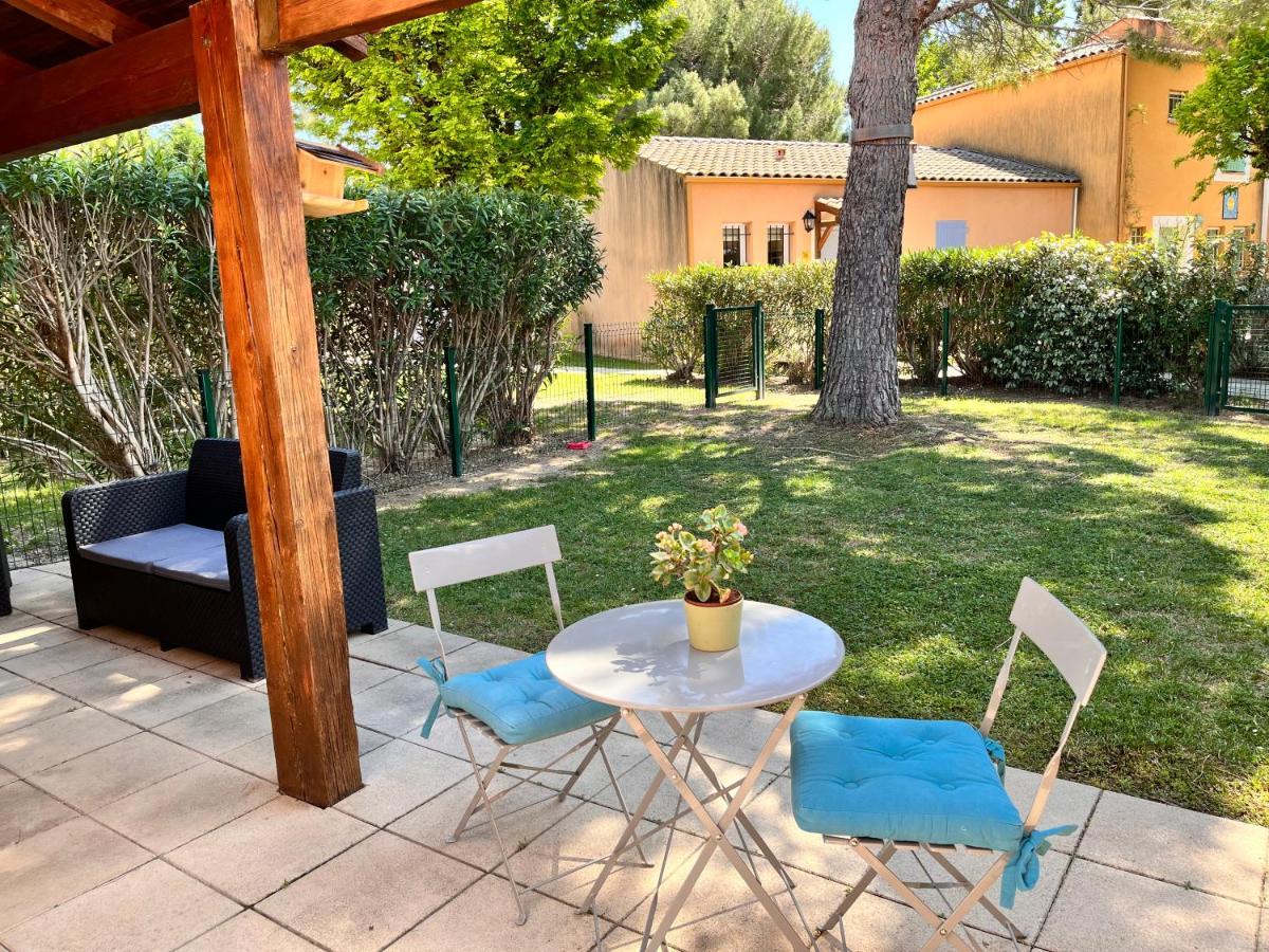 Maison De Vacances Dans Residence Avec Piscine Arles Zewnętrze zdjęcie